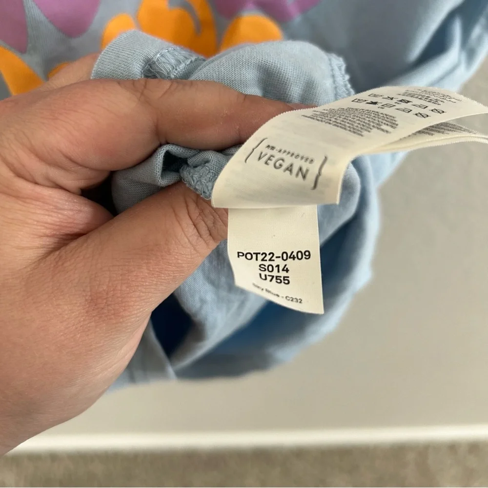 Louis Vuitton x Uniclef World Run T-Shirt - Picture 3 of 4